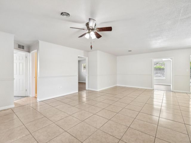 Продажа дома по адресу 334 NW 12th Ave - фото 5995308