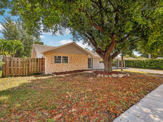 Продажа дома по адресу 334 NW 12th Ave - фото 5995310