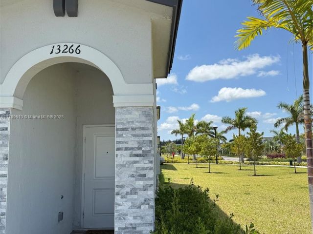 Дом в аренду по адресу 13266 SW 285th St 0 - фото 5988971