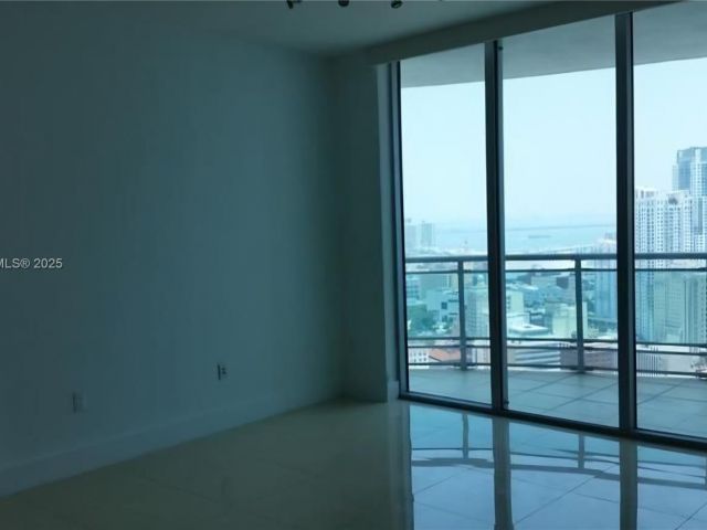 Продажа квартиры # - фото 5993545