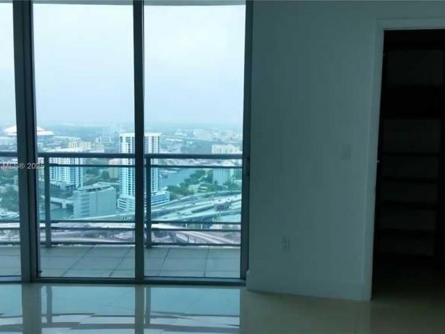 Продажа квартиры # - фото 5993548