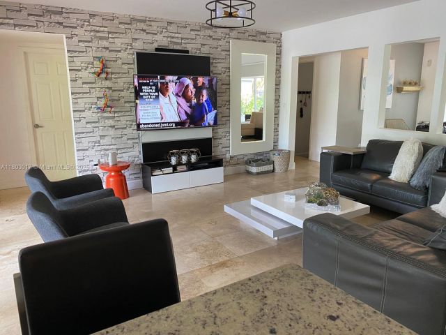 Продажа дома по адресу 1103 Washington St - фото 5990456