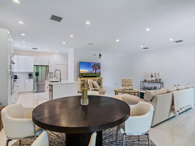 Продажа дома по адресу 10680 Grande Boulevard - фото 5994048