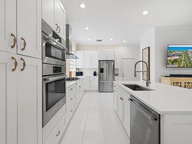 Продажа дома по адресу 10680 Grande Boulevard - фото 6130812