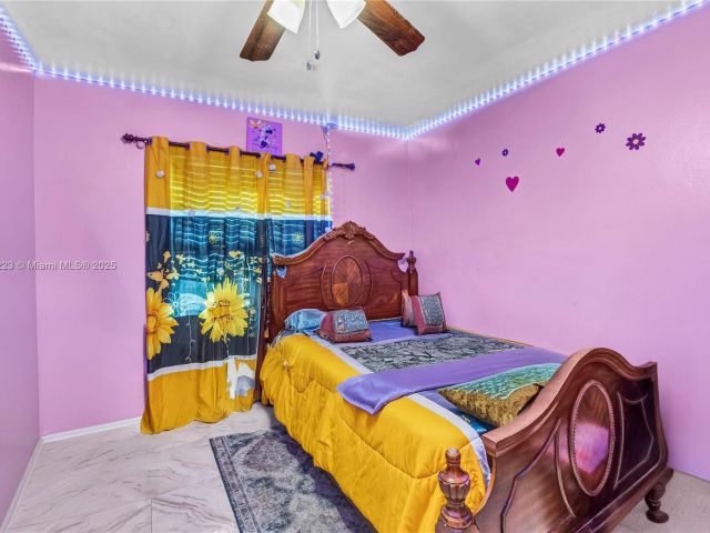 Продажа дома по адресу 1480 SW 5th Ave - фото 6061177