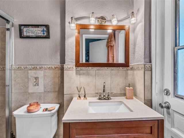 Продажа дома по адресу 1480 SW 5th Ave - фото 6061179