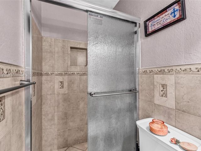 Продажа дома по адресу 1480 SW 5th Ave - фото 6061180