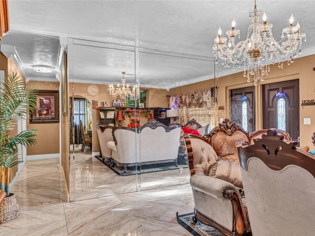 Продажа дома по адресу 1480 SW 5th Ave - фото 6061185