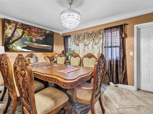 Продажа дома по адресу 1480 SW 5th Ave - фото 6061186