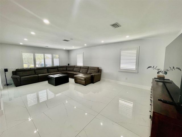 Продажа дома по адресу 2721 SW 130th Ave - фото 5993254