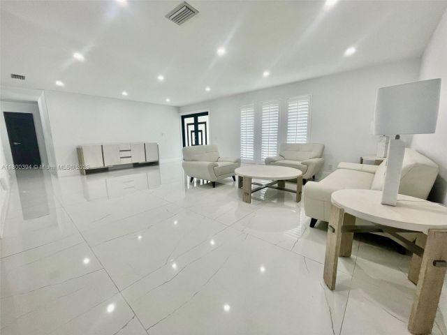 Продажа дома по адресу 2721 SW 130th Ave - фото 5993257