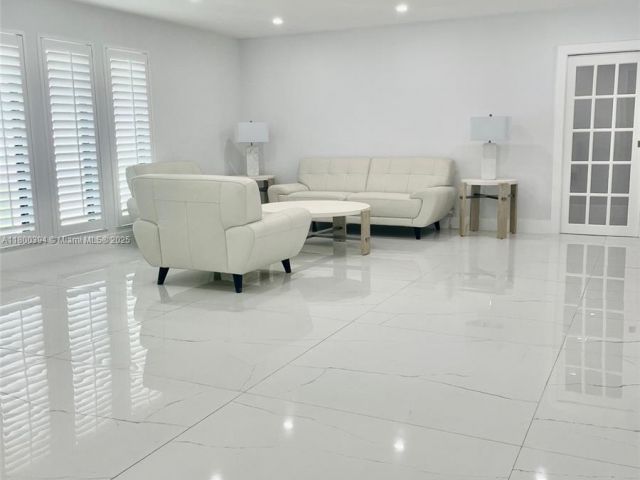 Продажа дома по адресу 2721 SW 130th Ave - фото 5993258