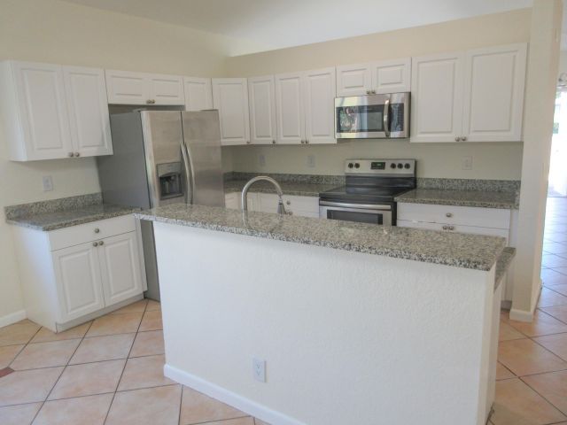 Продажа дома по адресу 4513 SW 13th Street - фото 5994179