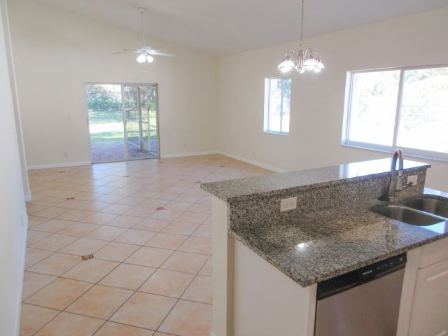 Продажа дома по адресу 4513 SW 13th Street - фото 5994180