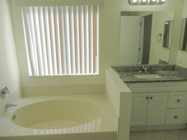 Продажа дома по адресу 4513 SW 13th Street - фото 6238985