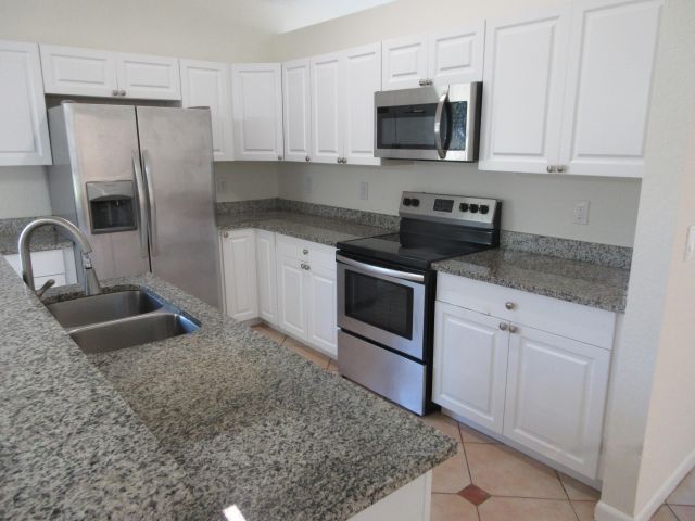 Продажа дома по адресу 4513 SW 13th Street - фото 6238986