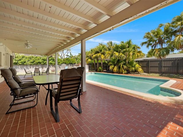 Продажа дома по адресу 10241 SW 136th St - фото 7434298