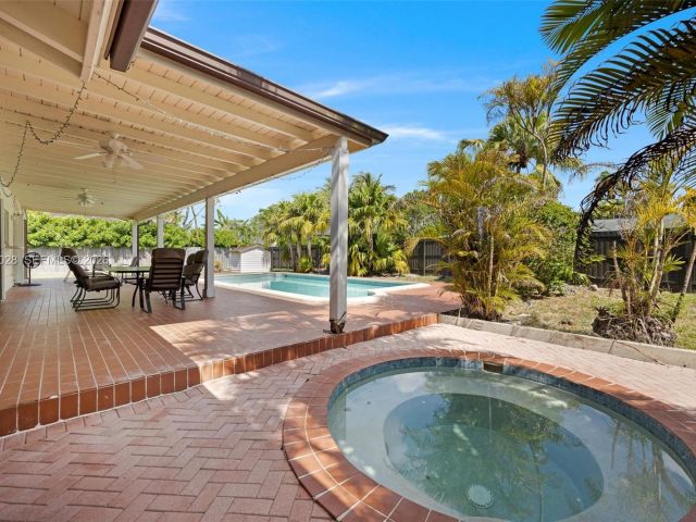 Продажа дома по адресу 10241 SW 136th St - фото 7434299