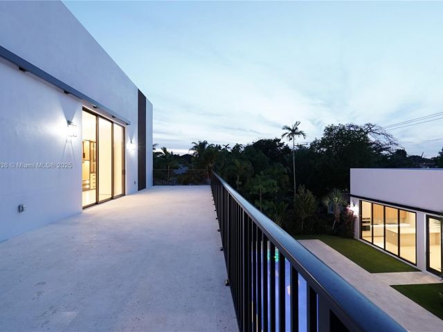 Продажа дома по адресу 4231 SW 10th St - фото 6008911