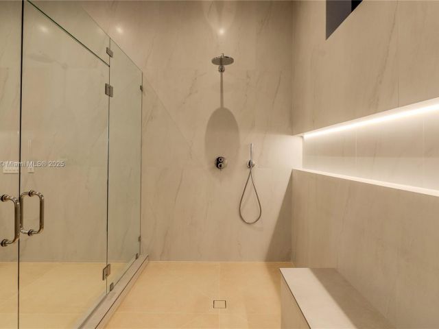 Продажа дома по адресу 4231 SW 10th St - фото 6008912