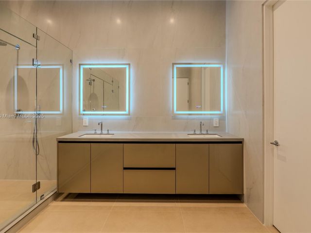 Продажа дома по адресу 4231 SW 10th St - фото 6008914