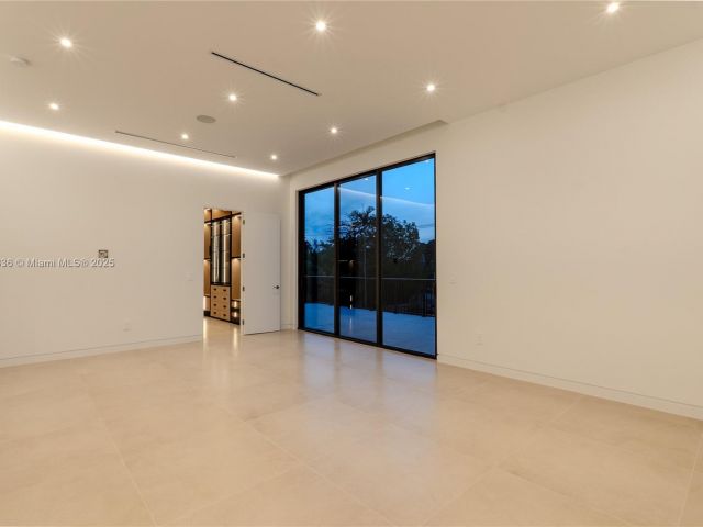 Продажа дома по адресу 4231 SW 10th St - фото 6008917