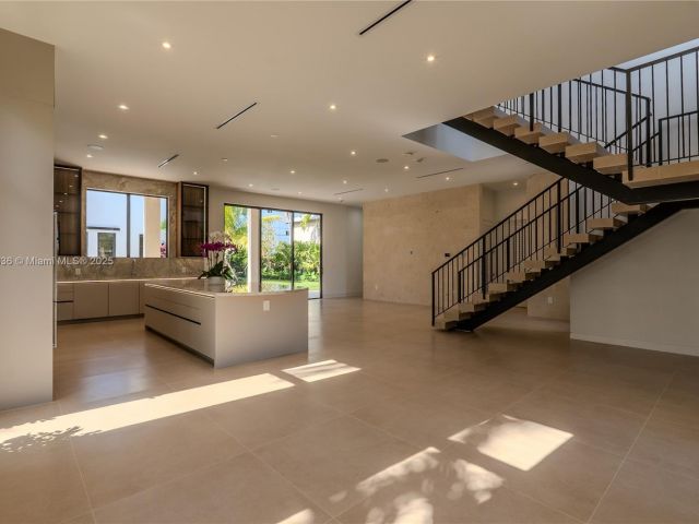 Продажа дома по адресу 4231 SW 10th St - фото 6008919