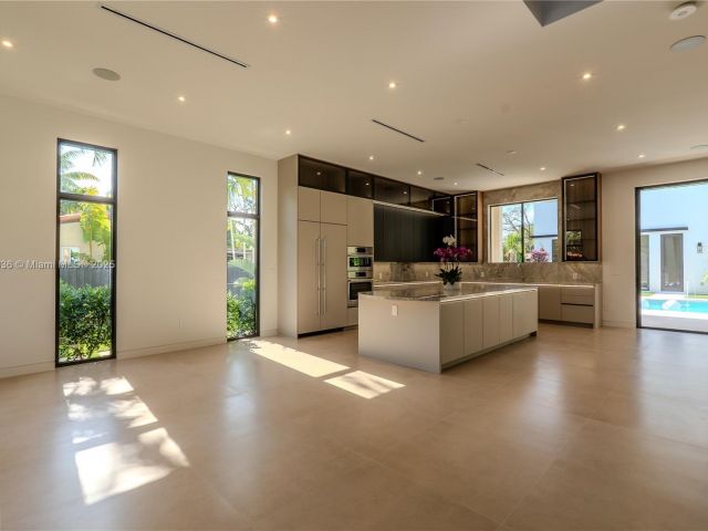 Продажа дома по адресу 4231 SW 10th St - фото 6008920