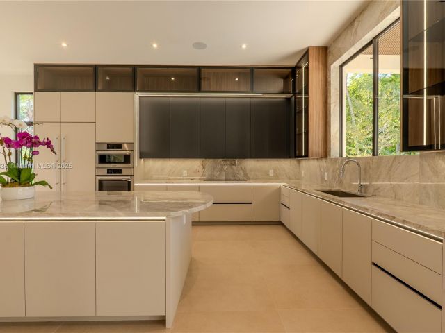 Продажа дома по адресу 4231 SW 10th St - фото 6008921