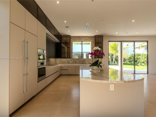 Продажа дома по адресу 4231 SW 10th St - фото 6008922