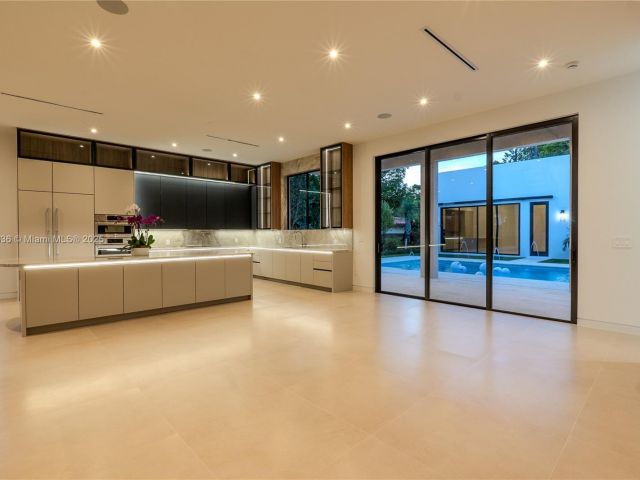 Продажа дома по адресу 4231 SW 10th St - фото 6008923