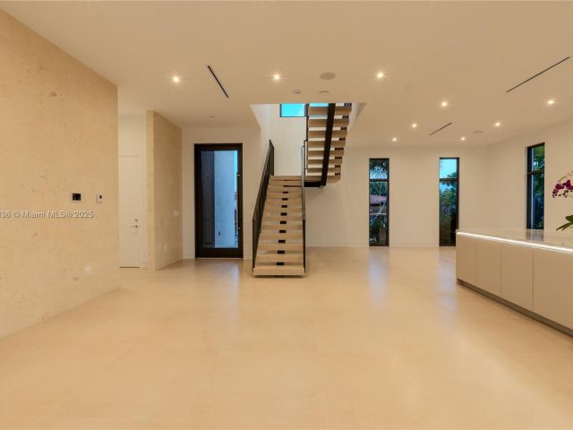 Продажа дома по адресу 4231 SW 10th St - фото 6008925