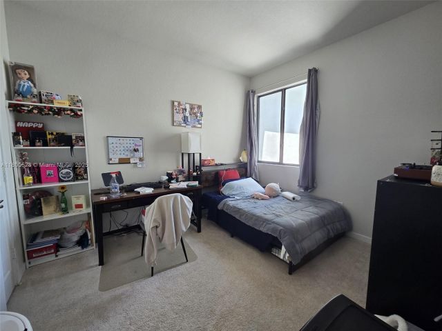 Продажа дома по адресу 10847 SW 232nd Ter - фото 5993700