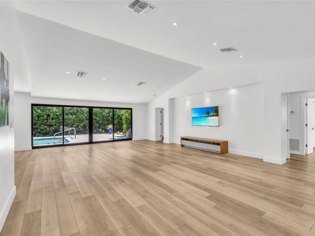 Продажа дома по адресу 832 Appleby St - фото 6017976