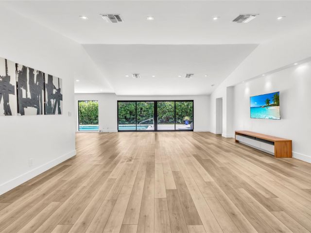 Продажа дома по адресу 832 Appleby St - фото 6017978