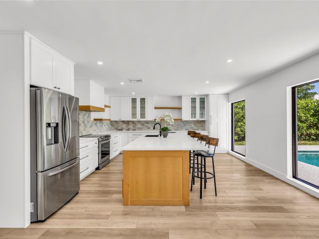 Продажа дома по адресу 832 Appleby St - фото 6017979