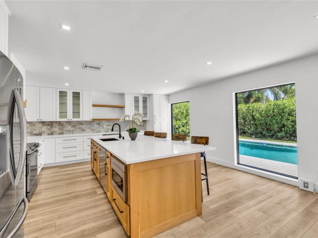 Продажа дома по адресу 832 Appleby St - фото 6017980