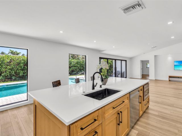 Продажа дома по адресу 832 Appleby St - фото 6017981