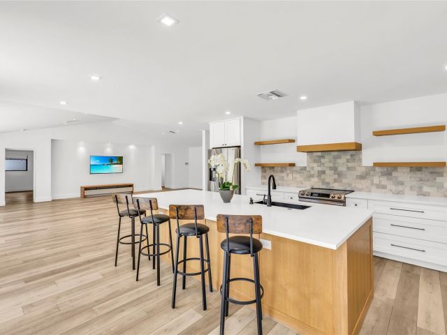 Продажа дома по адресу 832 Appleby St - фото 6017983