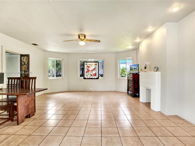 Продажа дома по адресу 326 S 14th Ave - фото 6038675