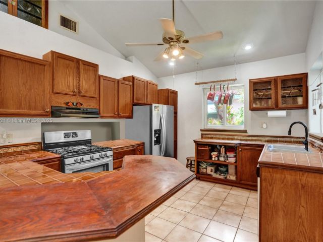 Продажа дома по адресу 326 S 14th Ave - фото 6038677