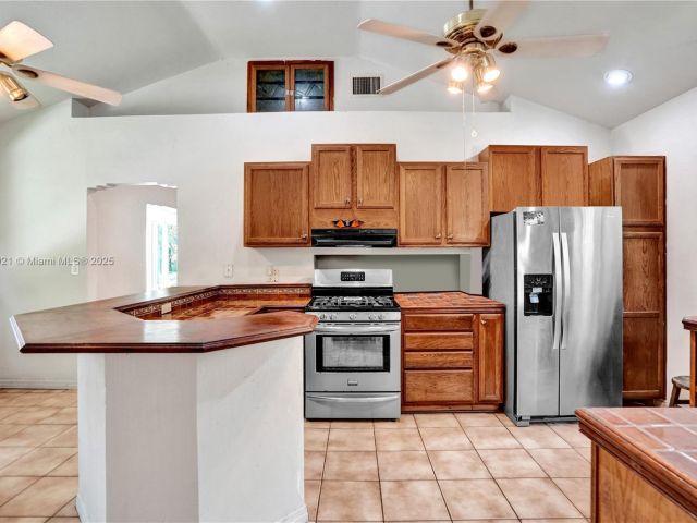 Продажа дома по адресу 326 S 14th Ave - фото 6038678