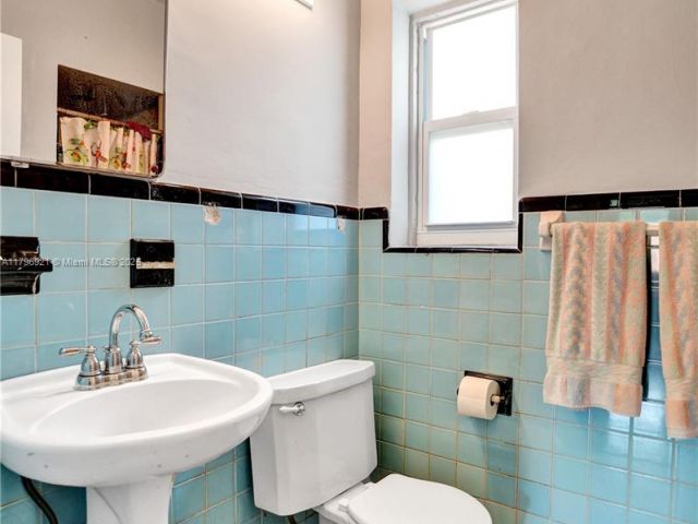 Продажа дома по адресу 326 S 14th Ave - фото 6038688