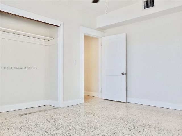 Продажа дома по адресу 1436 SW 3rd St - фото 6000984