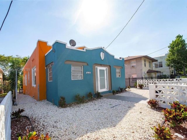 Продажа дома по адресу 1436 SW 3rd St - фото 6000990