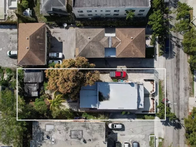Продажа дома по адресу 1436 SW 3rd St - фото 7700264