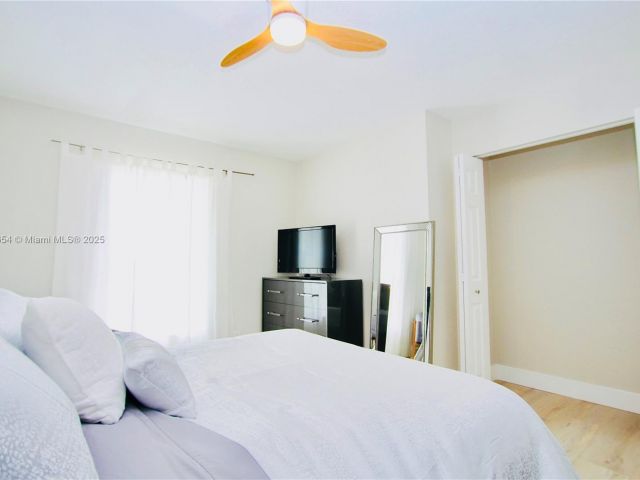 Дом в аренду по адресу 244 NW 6th Ave 244 - фото 5998117