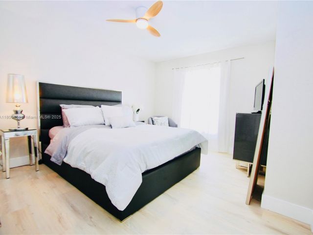 Дом в аренду по адресу 244 NW 6th Ave 244 - фото 5998118