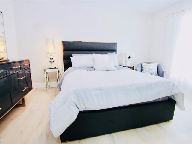 Дом в аренду по адресу 244 NW 6th Ave 244 - фото 5998119