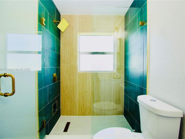 Дом в аренду по адресу 244 NW 6th Ave 244 - фото 5998120